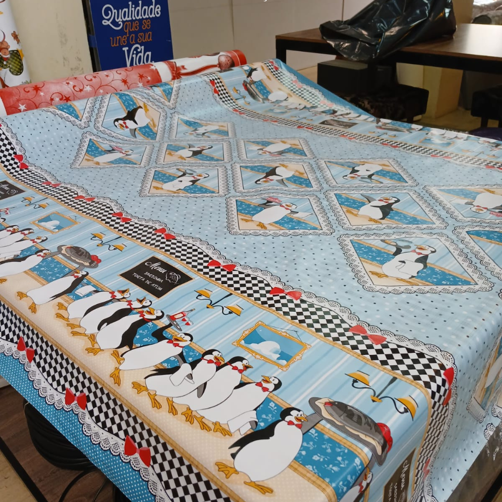 Toalha Mesa Retangular Térmica Pinguins Azul